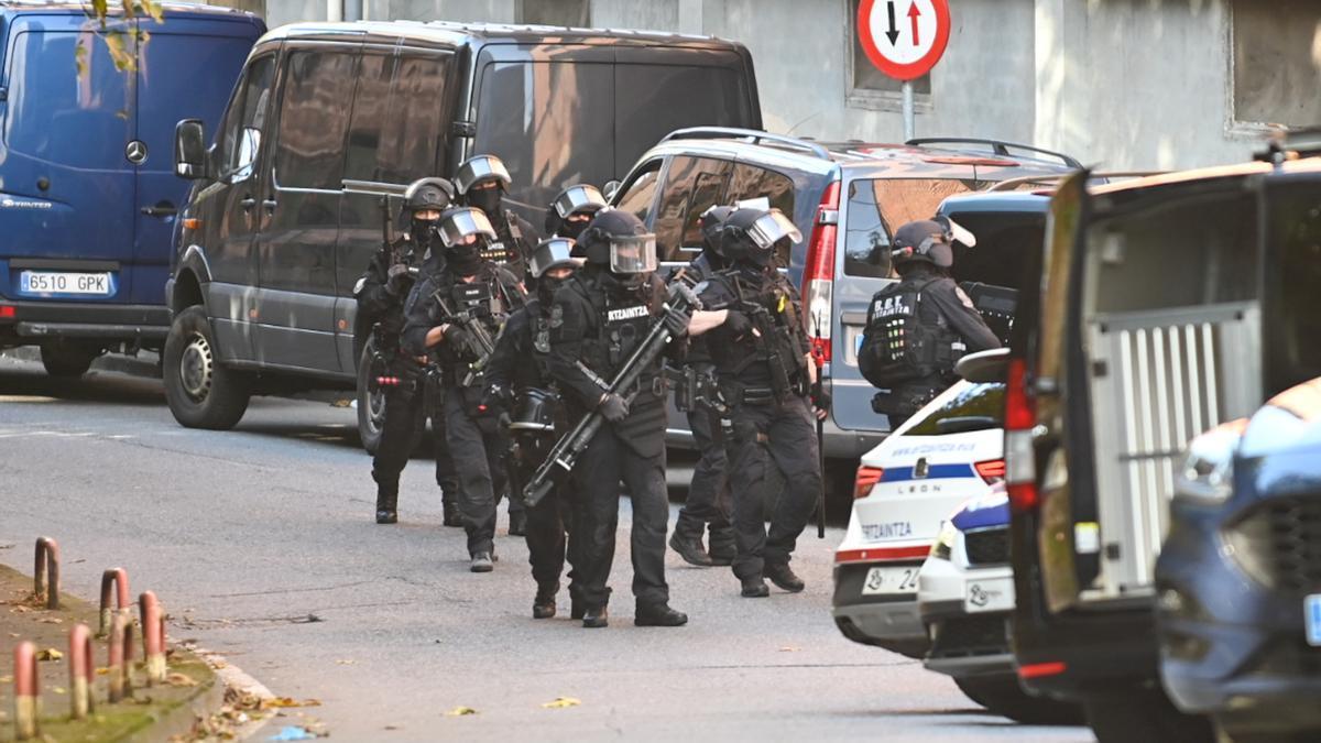 Intervencion policial de la Ertzaintza tiroteo con muertos Baracaldo barrio Burtzeña calle Zubilleta
