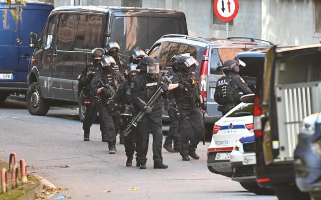 Intervencion policial de la Ertzaintza tiroteo con muertos Baracaldo barrio Burtzeña calle Zubilleta