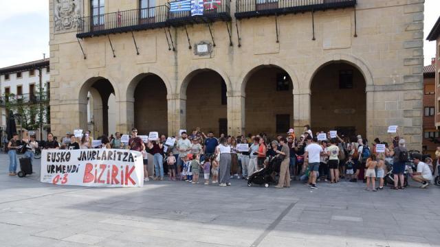 Asteartean plataformak egindako agerraldia