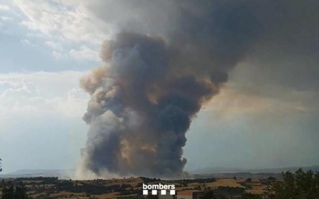 Incendio en Torrefeta i Florejacs (Lleida). / BOMBERS Incendio en Torrefeta i Florejacs (Lleida).