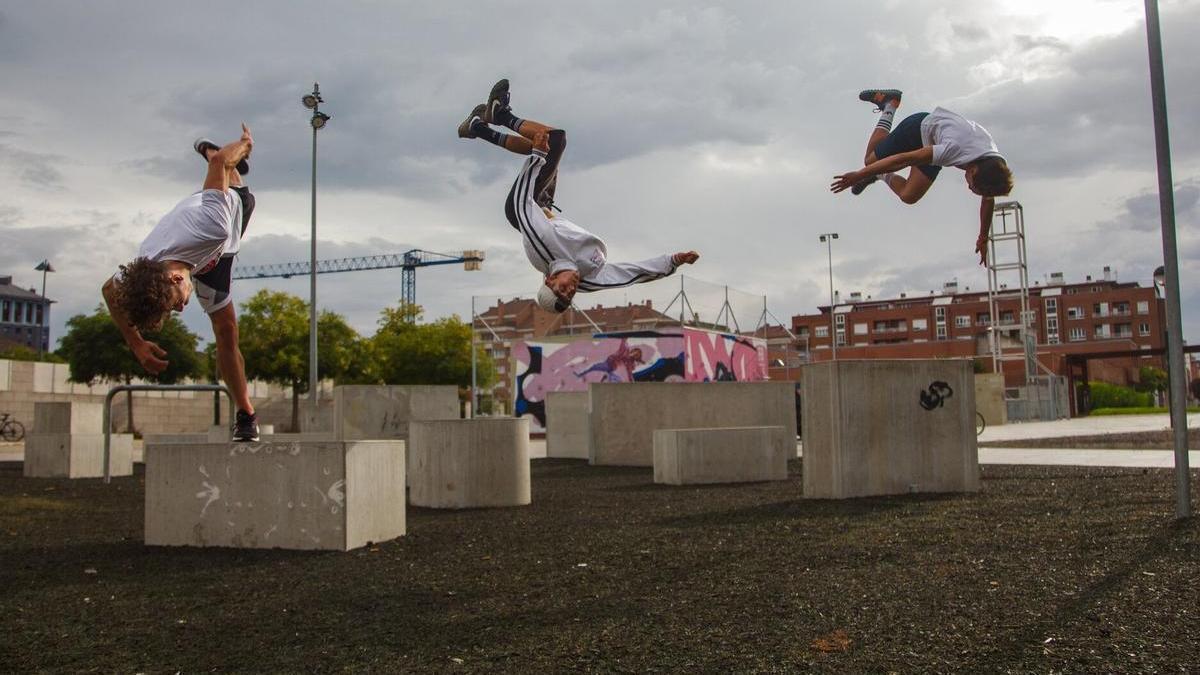 Integrantes del Club Arabatxo en Parkour Park Vitoria.