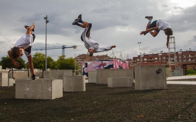 Integrantes del Club Arabatxo en Parkour Park Vitoria. / Jorge Muñoz Integrantes del Club Arabatxo en Parkour Park Vitoria.