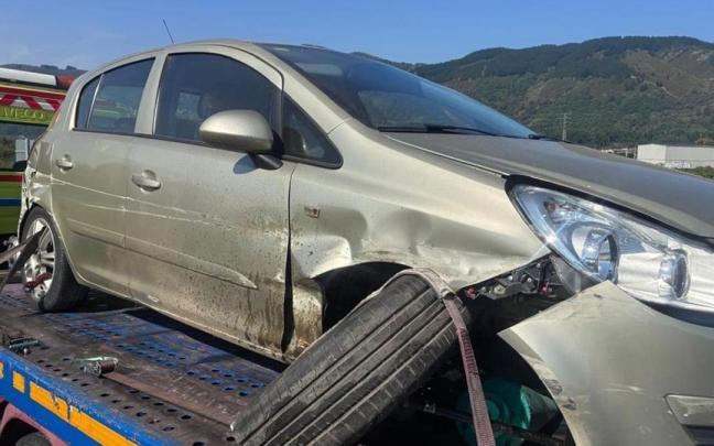 Estado en el que quedó el vehículo robado en Ponferrada.