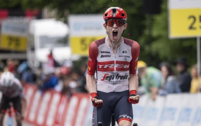 Skjelmose se impone en la primera llegada en alto y es el nuevo líder en Suiza.