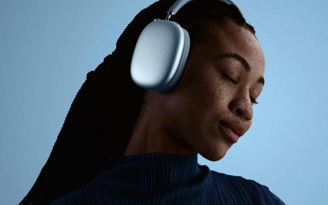 Apple lanza auriculares AirPods Max 2 con traducción en vivo y mejor cancelación de ruido