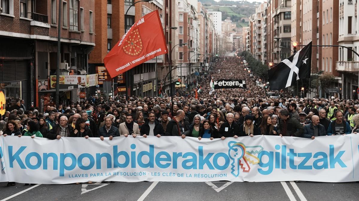 Participantes en la manifestación este sábado de Sare en Bilbao.