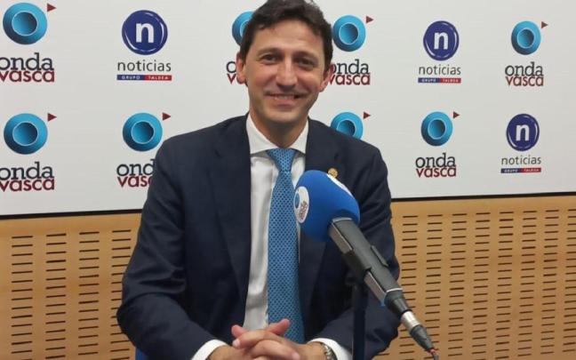 El consejero Nöel D'Anjou durante su entrevista en Onda Vasca esta mañana