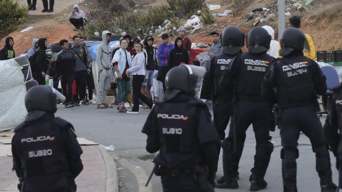 Los primeros puntos de actuación han sido Los Rosales y el Poblado de Regulares.