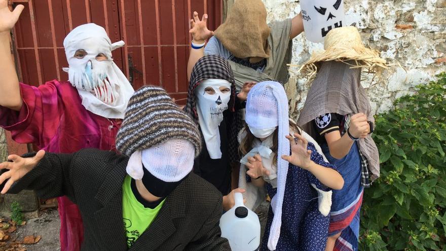 Orereta ikastolako ikasleak Gau Beltza ospatzen