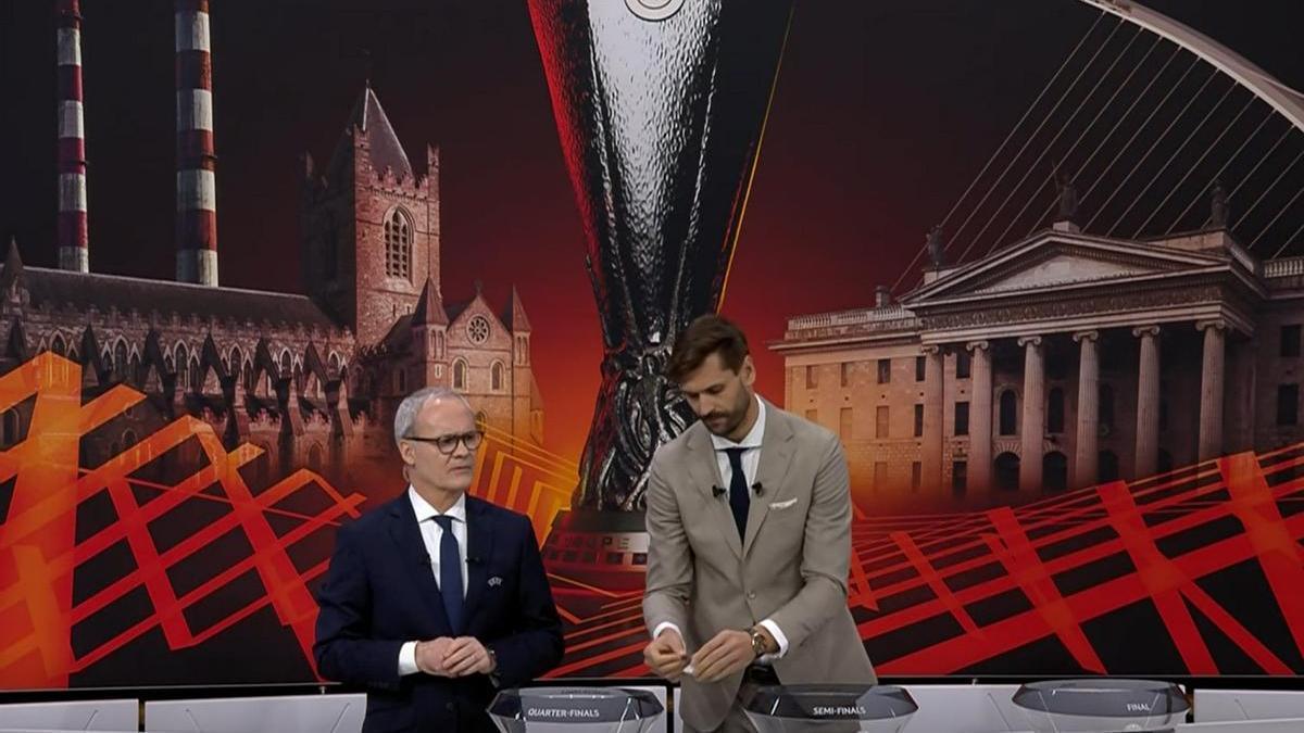 Fernando Llorente ha sido el encargado de extraer las bolas en el sorteo de la Europa League.