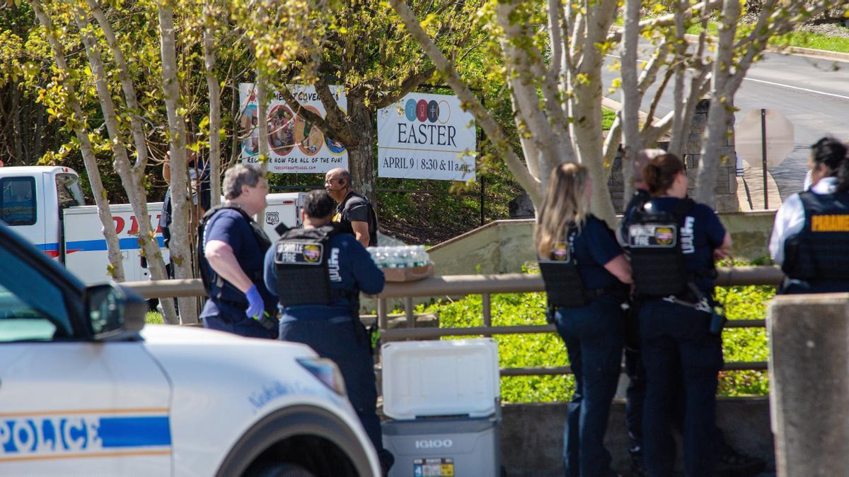 Dispositivo desplegado tras un tiroteo masivo en una escuela de Nashville.