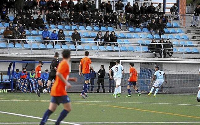 Vista general del estadio de Ibarra durante un partido de un equipo de la UDA. | FOTO: GOIENA