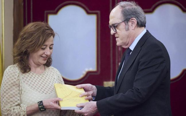 El Defensor del Pueblo, Ángel Gabilondo, entrega a Francina Armengol el Informe anual 2025 de la institución.