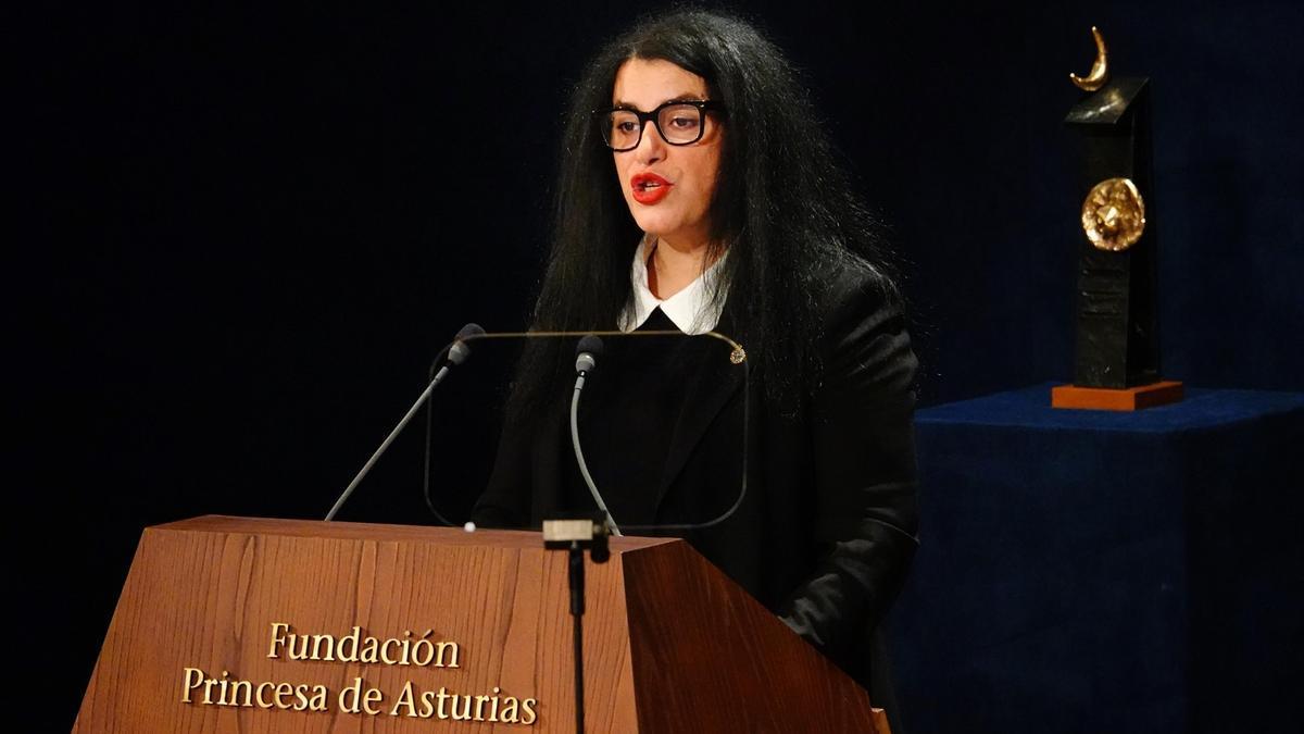 La historietista y pintora Marjane Satrapi recibió el premio Princesa de Asturias de Comunicación y Humanidades en 2024.