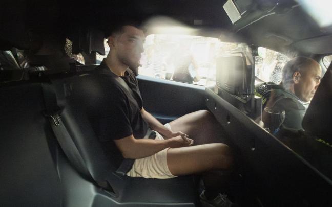 Mir es trasladado a dependencias judiciales en un coche de la Guardia Civil. / EFE Mir es trasladado a dependencias judiciales en un coche de la Guardia Civil.