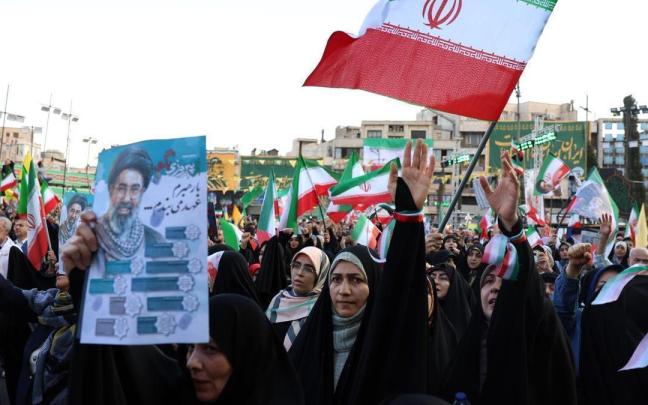 Miles de iraníes reafirmaron este miércoles su lealtad al líder supremo con marchas por todo Irán.