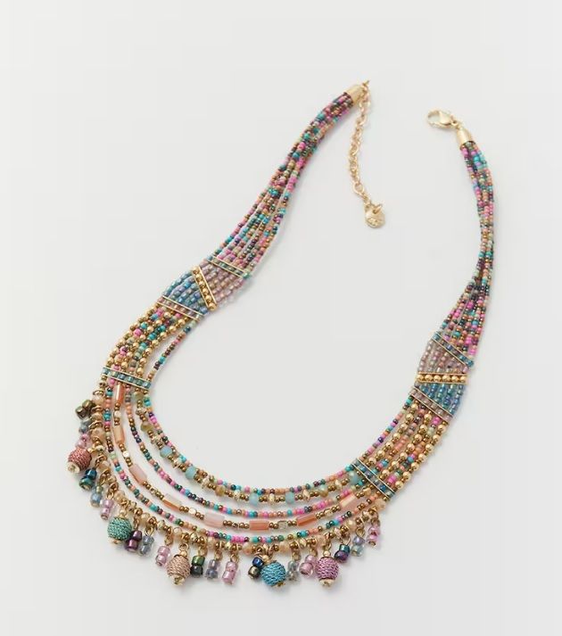 Choker multicolor con abalorios.