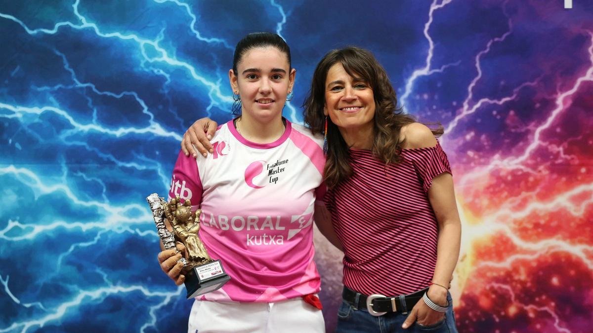 Enara Gaminde, en el podio del Abierto de Nafarroa.