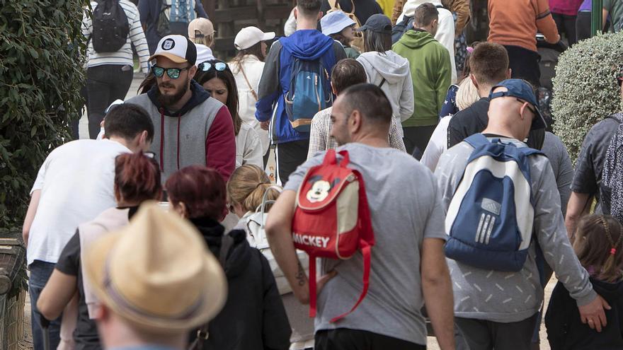 Visitantes en el primer día de Senda Viva