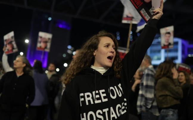 Manifestación en Tel Aviv tras el asesinato de tres rehenes de Hamás por parte del Ejército israelí.