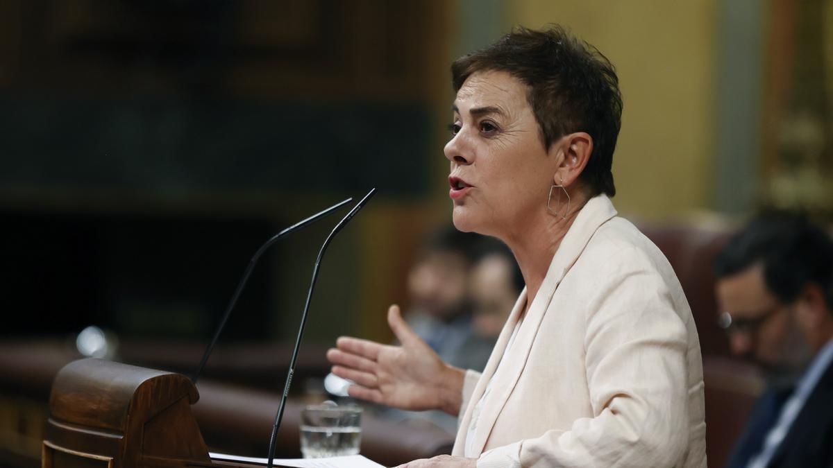 La portavoz de EH Bildu en el Congreso, Mertxe Aizpurua, durante su intervención en la sesión de investidura.