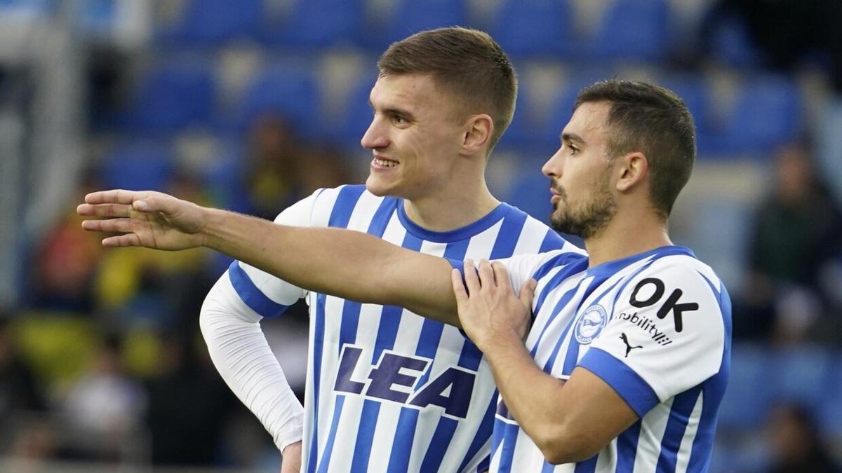 Sedlar da instrucciones a Maras durante el último partido entre el Alavés y el Villarreal B en Mendizorroza.