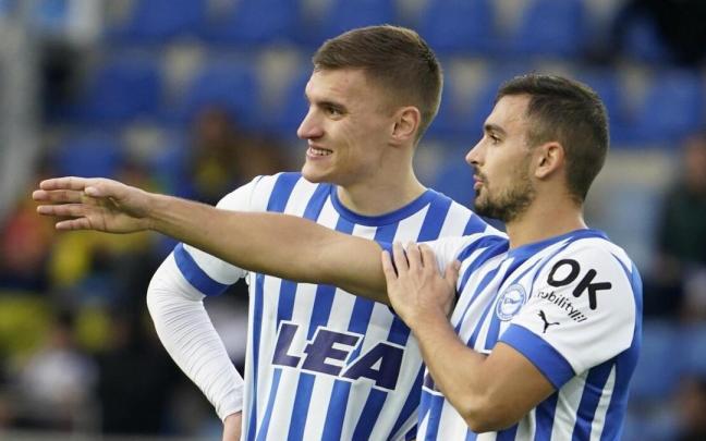 Sedlar da instrucciones a Maras durante el último partido entre el Alavés y el Villarreal B en Mendizorroza.