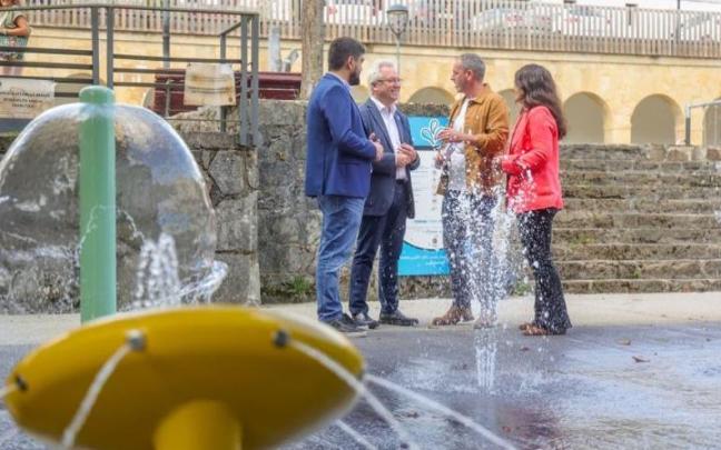 Gálvez, Asensio, Valbuena y Vázquez, en el parque de chorros de Legazpi.