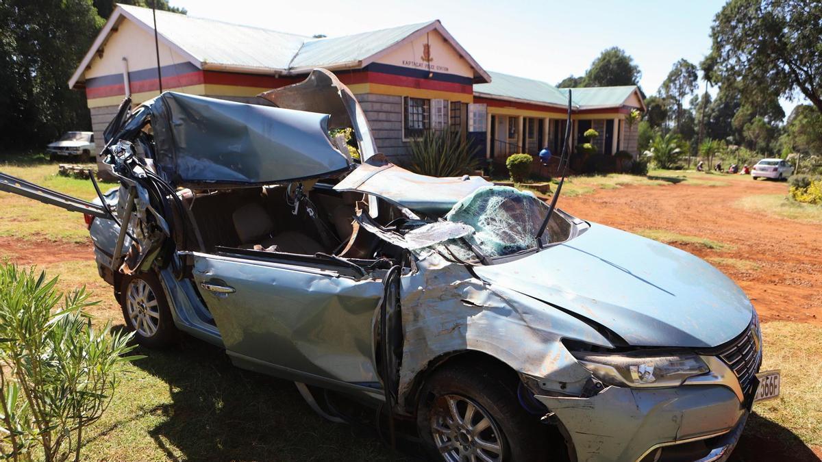 Estado en el que quedó el coche de Kelvin Kiptum tras el accidente.