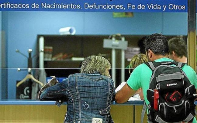 Los retrasos en los registros civiles de abril se debió a los retrasos arrastrados desde la pandemia, a la huelga de letrados y al alto volumen inicial de demandas una vez aprobada la ley estatal. Los retrasos en los registros civiles de abril se debió a los retrasos arrastrados desde la pandemia, a la huelga de letrados y al alto volumen inicial de demandas una vez aprobada la ley estatal.