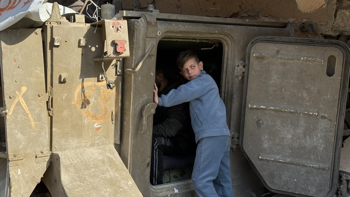 El tanque israelí abandonado en Gaza.