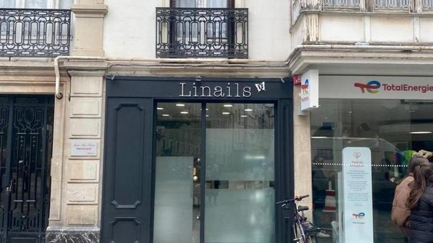 Linails, un salón especializado en el cuidado de manos y pies que atiende en la calle San Prudencio de la capital alavesa