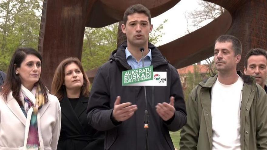 Joseba Díaz Antxustegi en un acto electoral en Amurrio