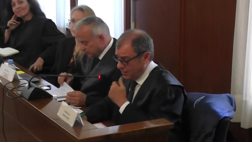 El abogado de Manos Limpias, José María Bueno, presenta los informes finales en el juicio por la contratación de David Sánchez en la Diputación de Badajoz.