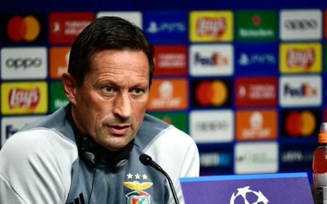 El entrenador del Benfica, durante su rueda de prensa en Anoeta. / EFE