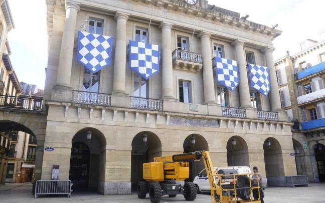 La Plaza de la Constitución se prepara para ser el centro de atención / RUBEN PLAZA La Plaza de la Constitución se prepara para ser el centro de atención / RUBEN PLAZA