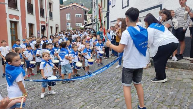 El sonido de los tambores animará las calles de Itziar la tarde del sábado.