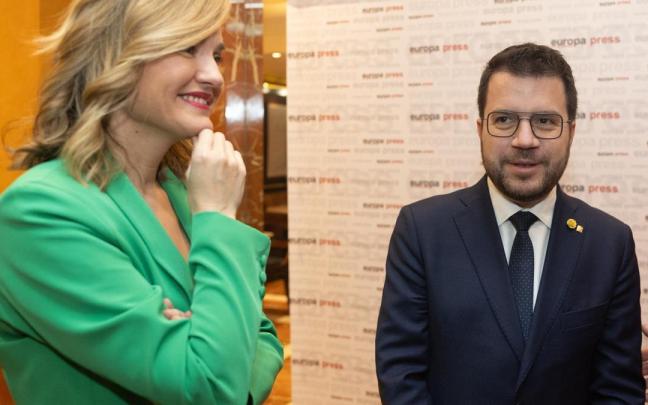 Pere Aragonès, junto a la ministra portavoz Pilar Alegría, en un acto en Madrid