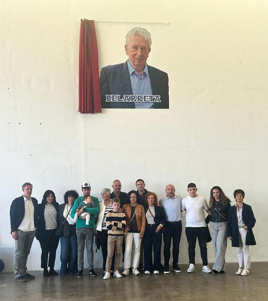 La familia y el Ayuntamiento de Elgoibar participaron el acto de recuerdo al que durante tanto años fue alcalde pedáneo de Aiastia-San Miguel.