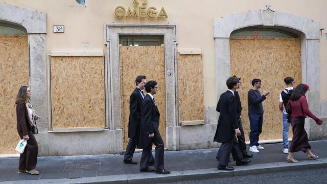 Algunos comercios de Roma se preparan ante los posibles disturbios