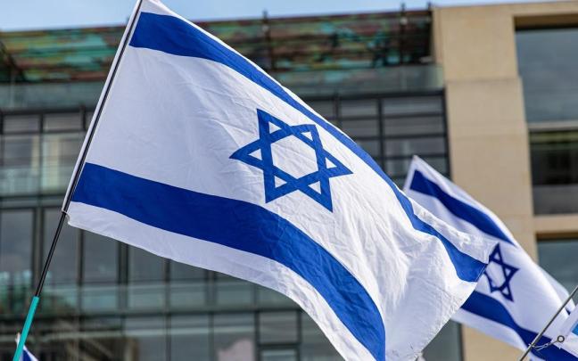 Imagen de archivo de banderas de Israel.
