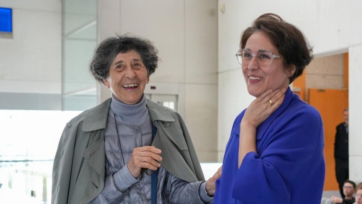 Esther Ferrer y Beatriz Herráez, directora de Artium