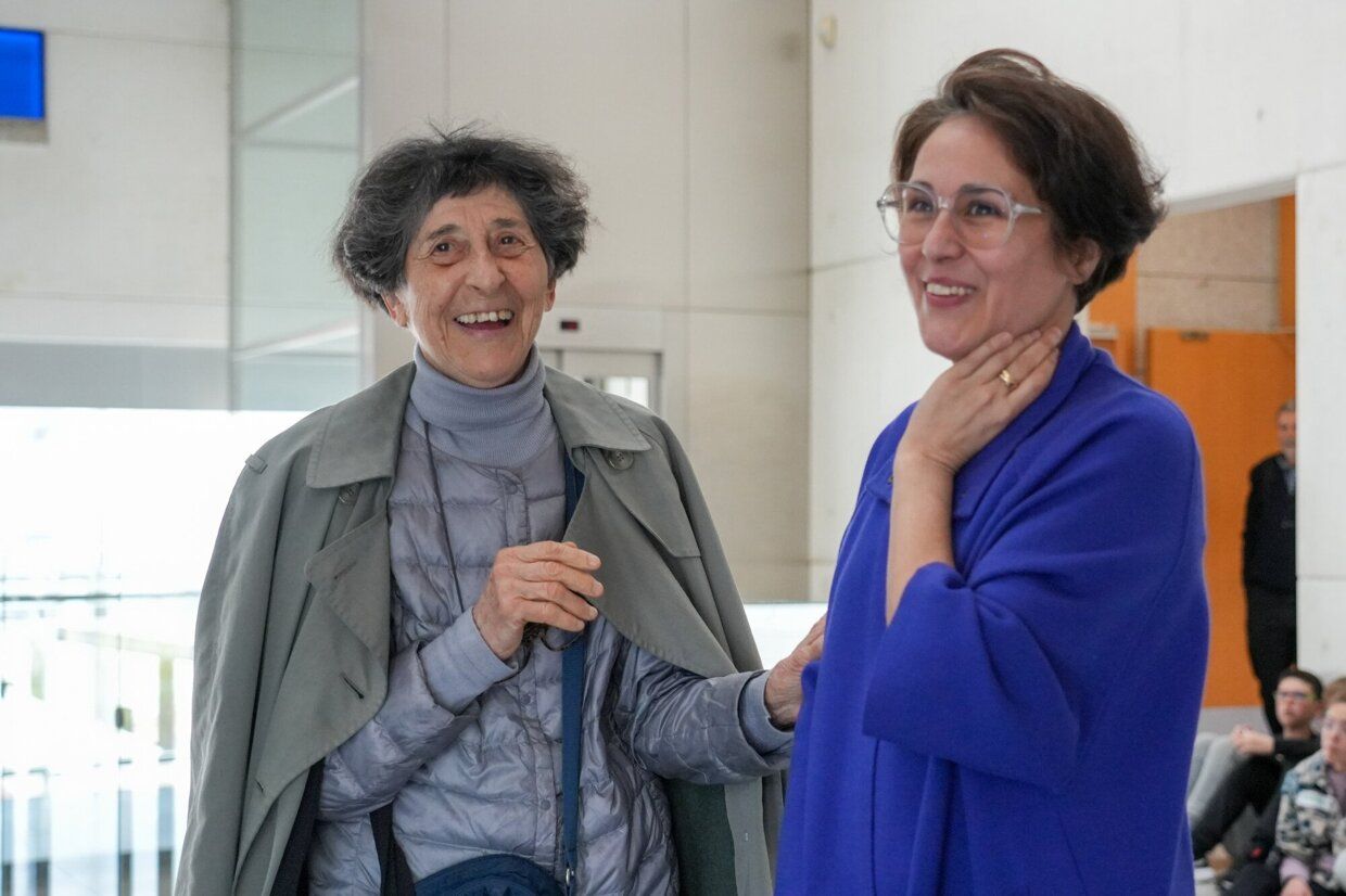 Esther Ferrer y Beatriz Herráez, directora de Artium