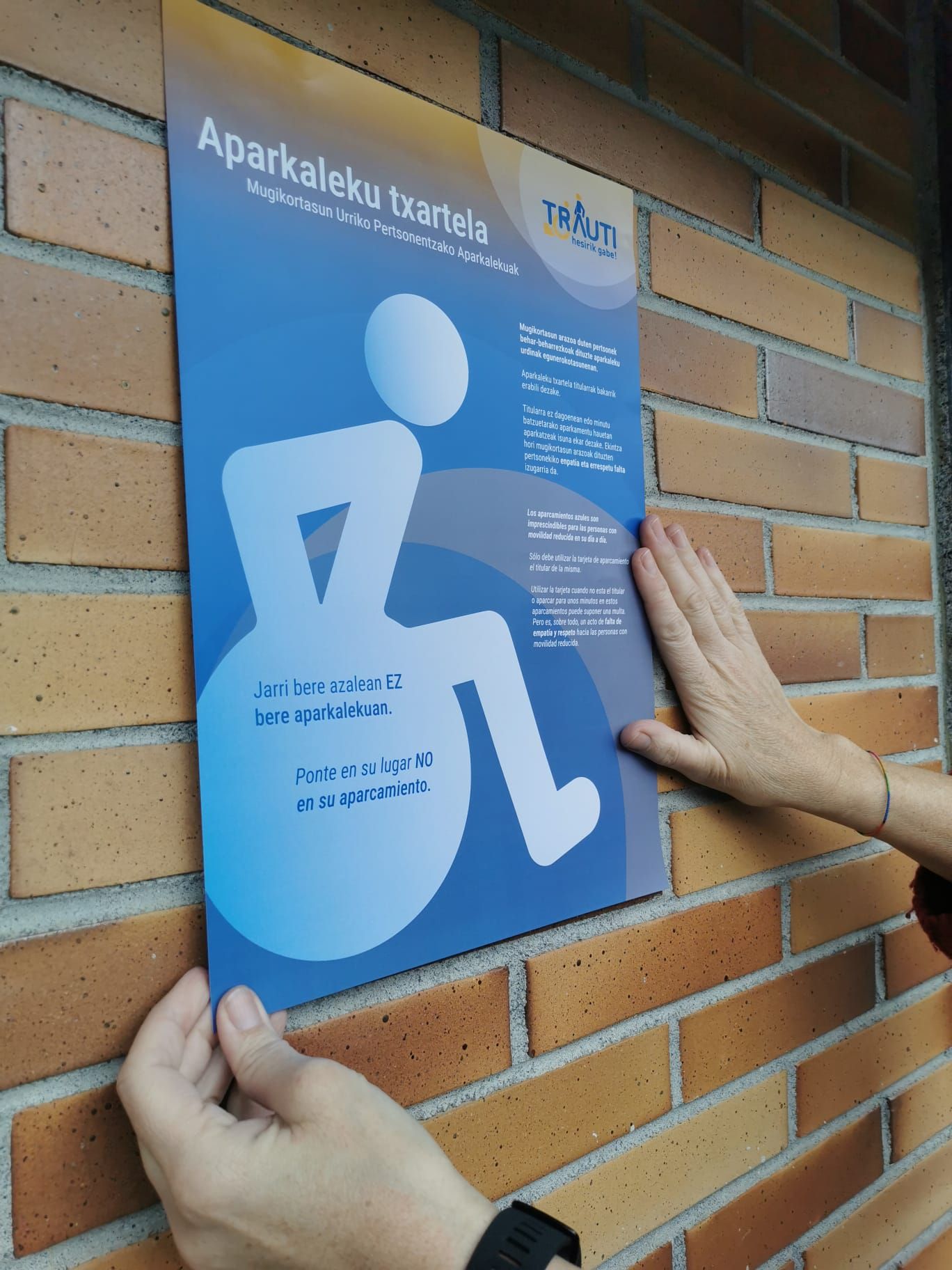 Carteles que han colocado en diferentes puntos.