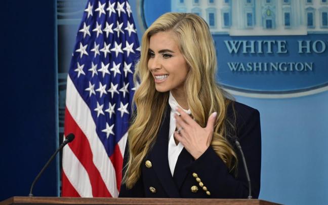 La secretaria de prensa de Trump abandona el cargo tras solo cinco días.