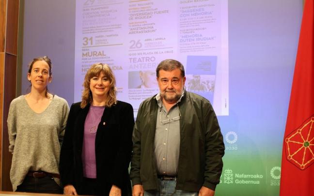 Irati Goikoetxea, Ana Ollo y Manolo Ibáñez, en la rueda de prensa de este viernes. Irati Goikoetxea, Ana Ollo y Manolo Ibáñez, en la rueda de prensa de este viernes.