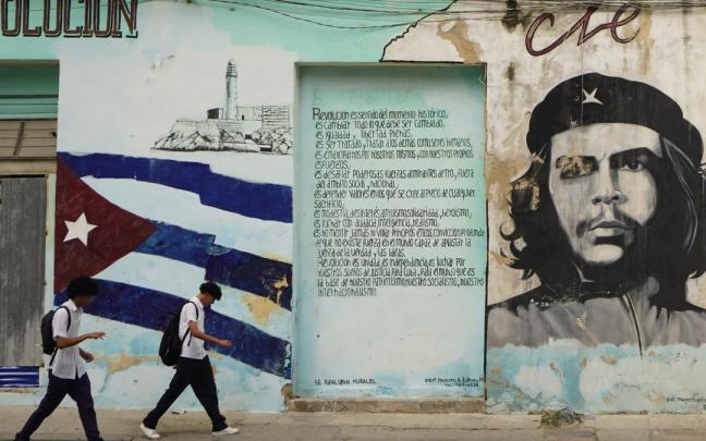 Imagen de archivo de un mural del Ché Guevara en Cuba.