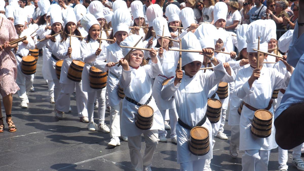 Los más pequeños recorrerán las calles de la localidad la mañana del domingo en la Tamborrada Infantil.