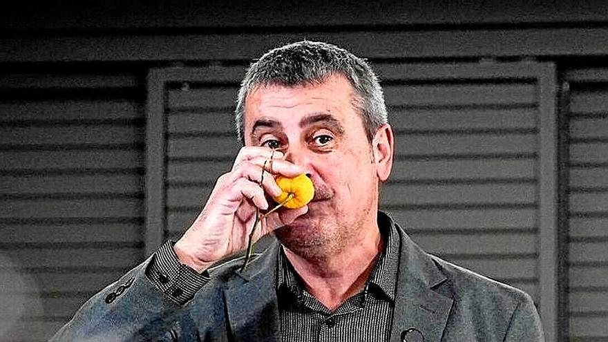 El enólogo Mikel Garaizabal guiando una cata de vinos. | FOTO: M. ACERA