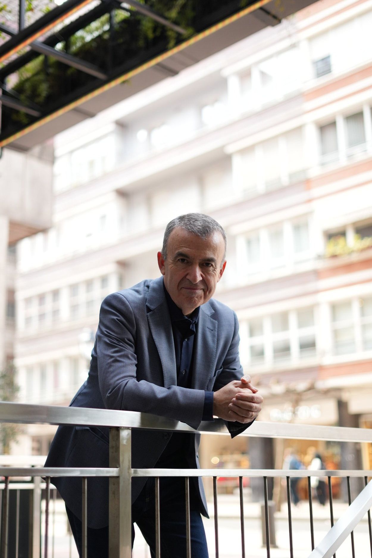 'Con nadie' es la última novela de Lorenzo Silva.